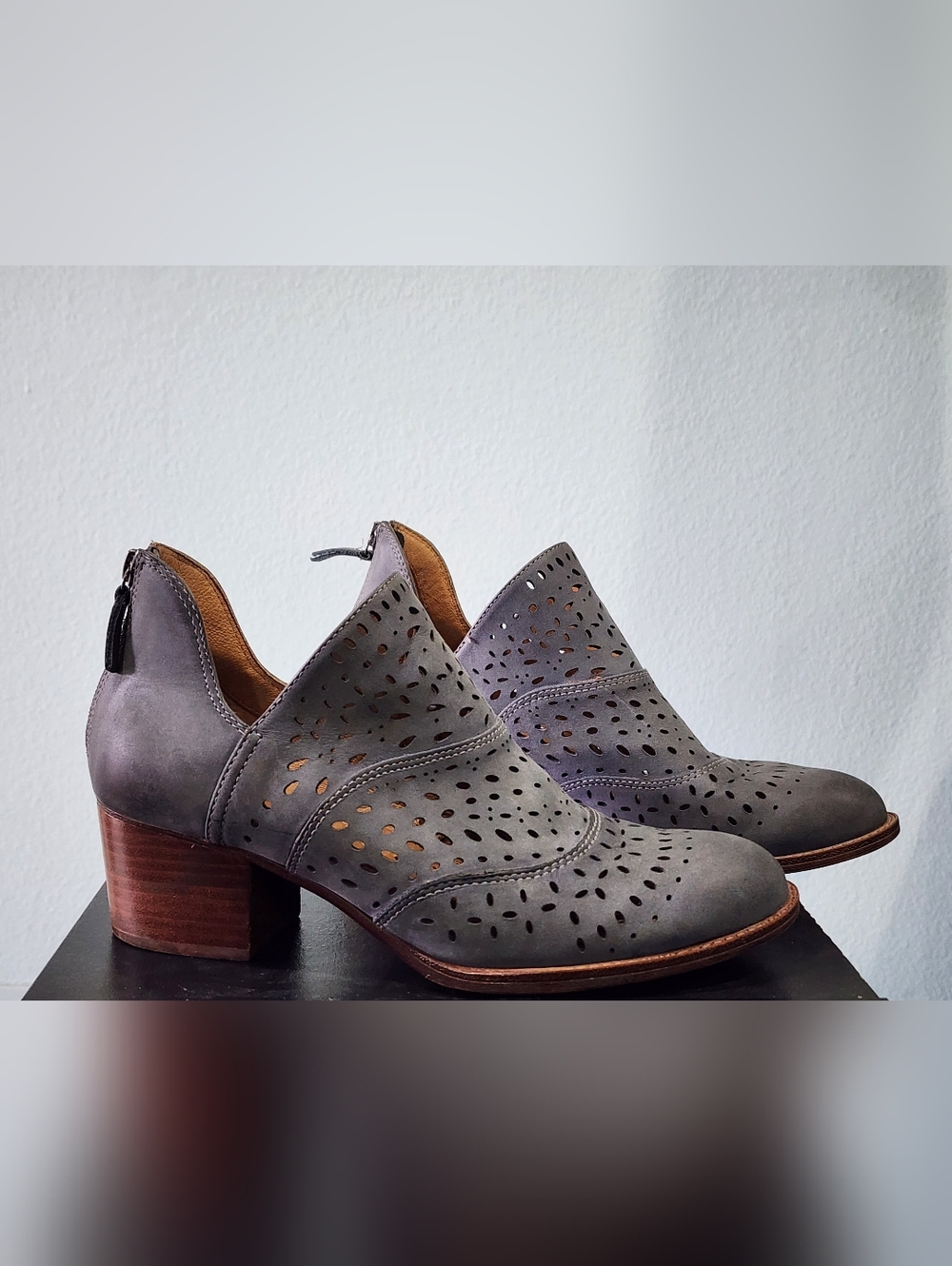 SOFFT | Wyoming Leather Bootie | Smoke Gray| US Womens 9 - Picture 3 of 8